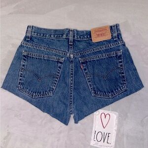 Vintage Levi’s 577 frayed jean short sz 8